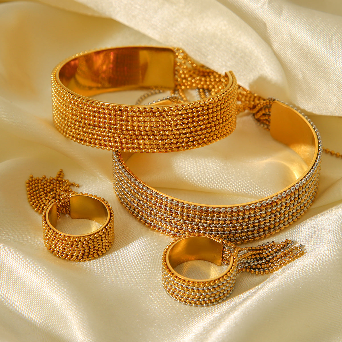 BRACCIALE ELEGANCE RIGIDO IN ORO E PENDOLI REGOLABILE ACCIAIO INOX 304