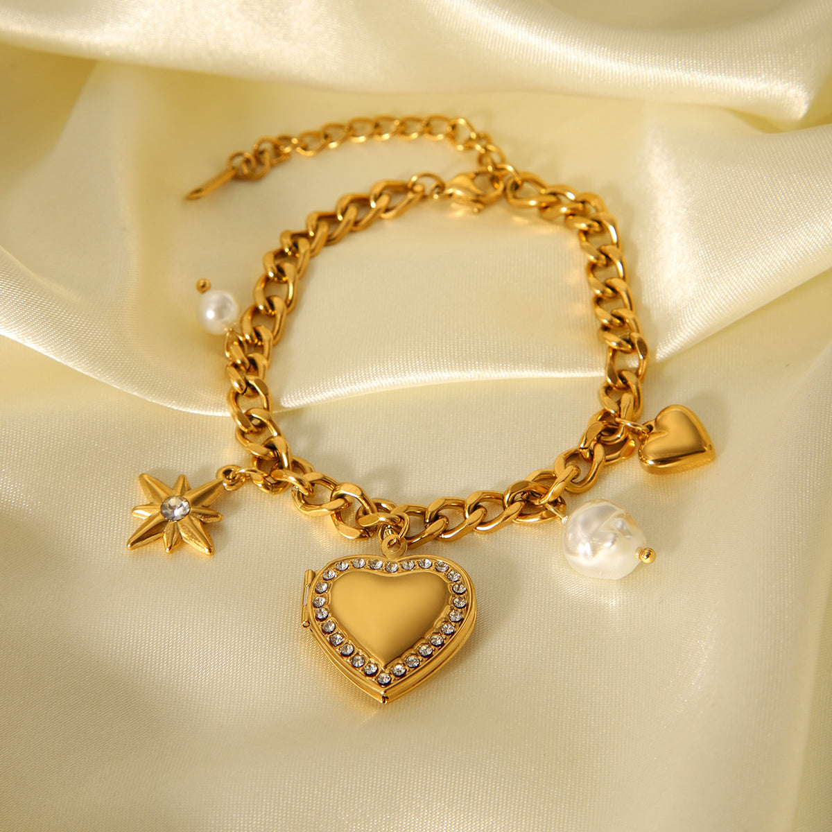 BRACCIALE LOVE CON CIONDOLI TRASS E PERLE ACCIAIO INOX 304