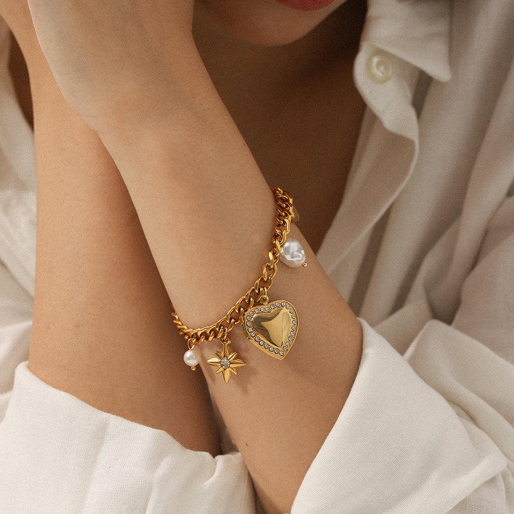 BRACCIALE LOVE CON CIONDOLI TRASS E PERLE ACCIAIO INOX 304