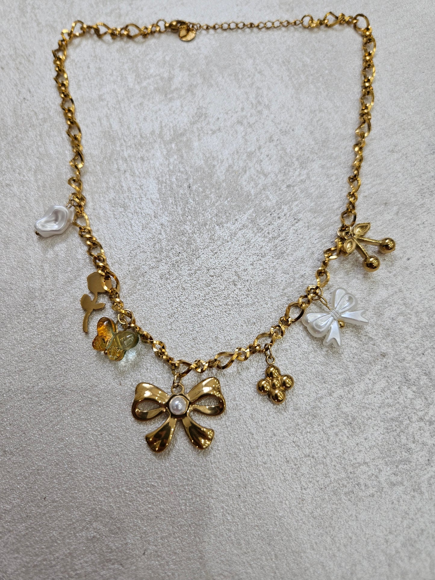 Collana fiocco con charm in acciaio inox