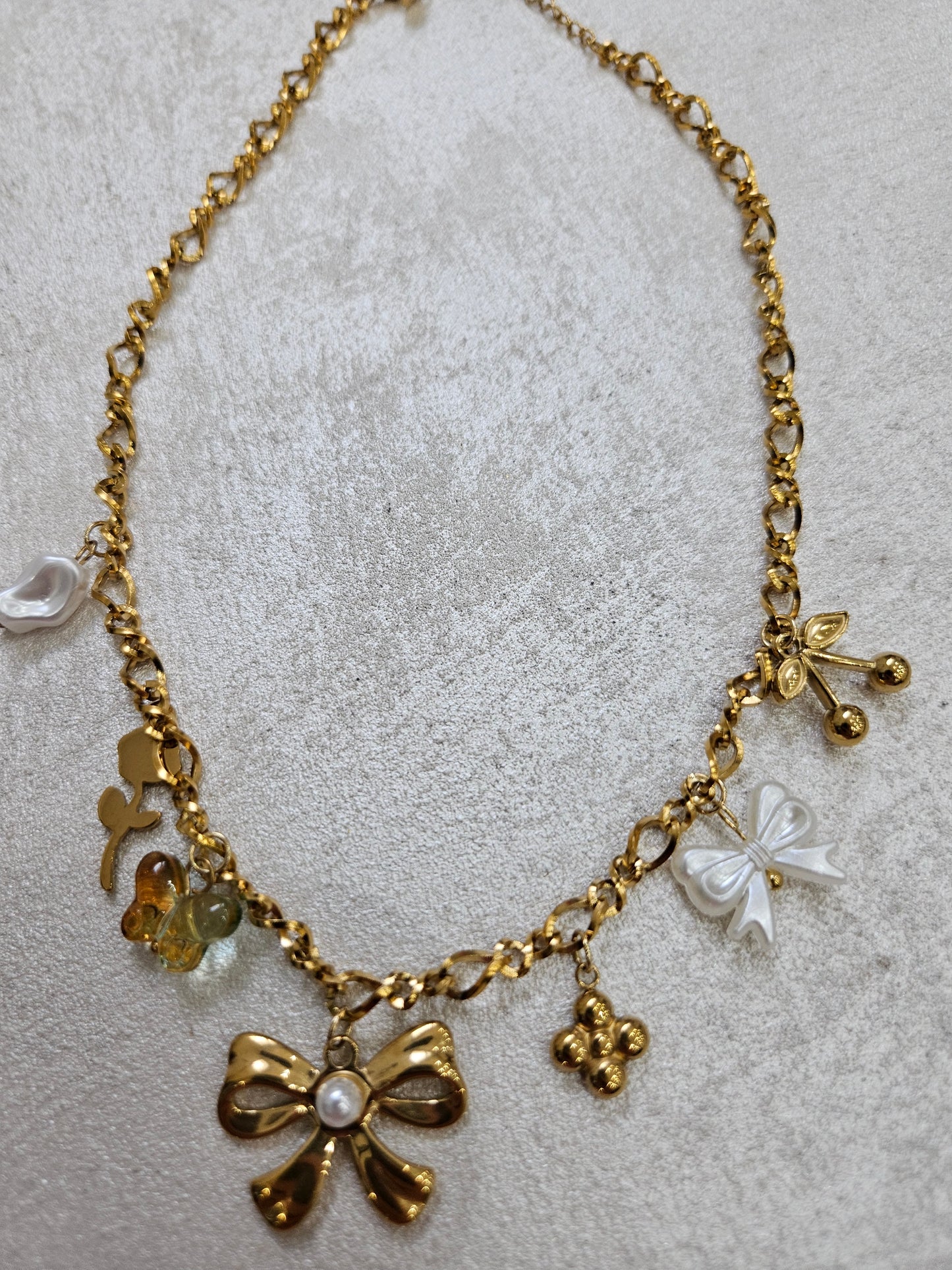 Collana fiocco con charm in acciaio inox