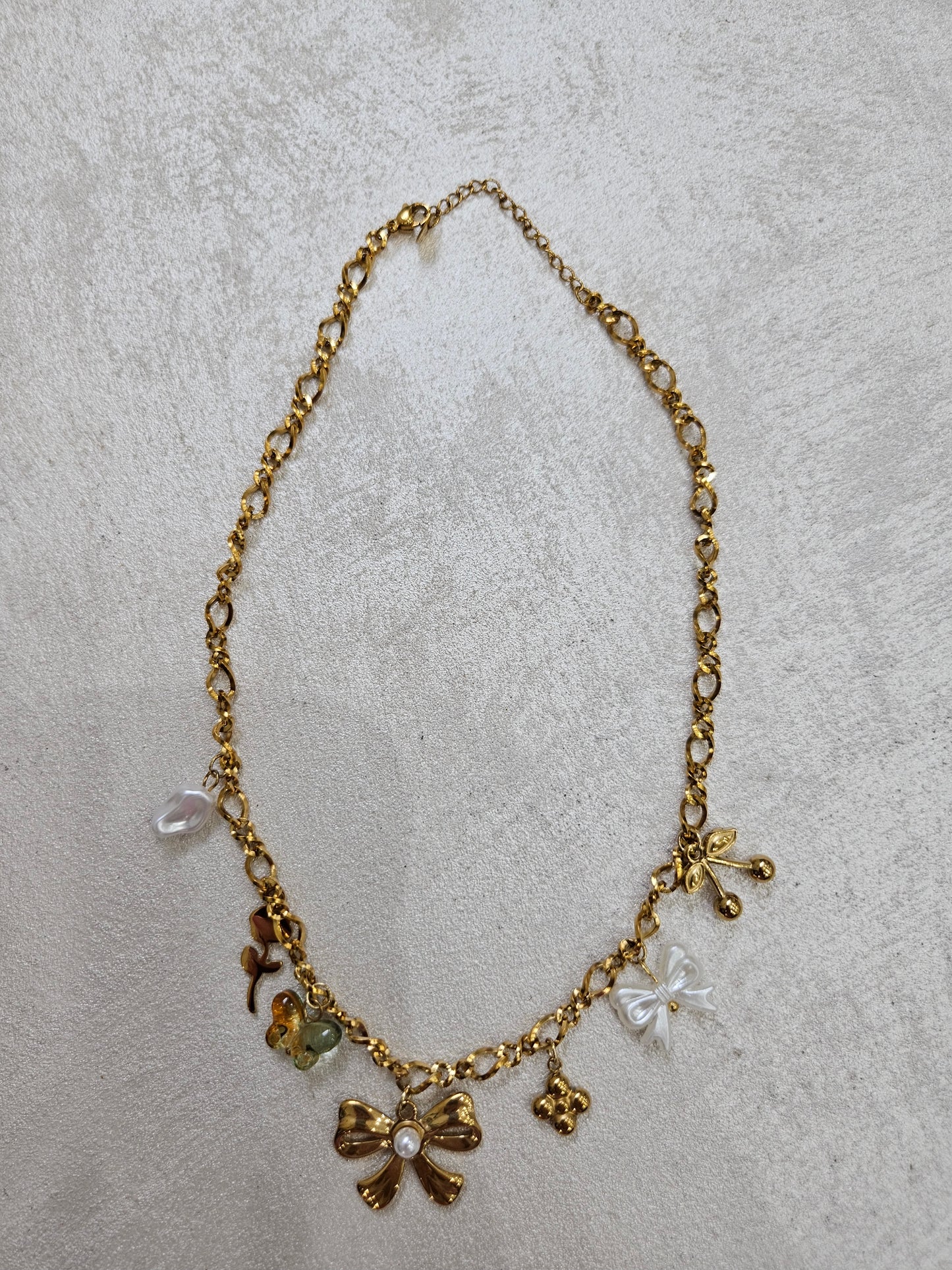 Collana fiocco con charm in acciaio inox