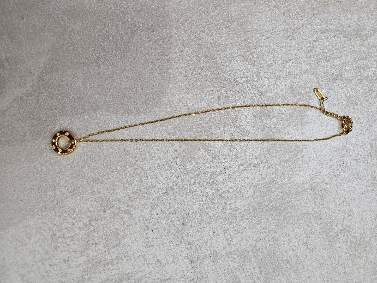 Collana con ciondolo cerchio infinito e zirconi in acciaio inox