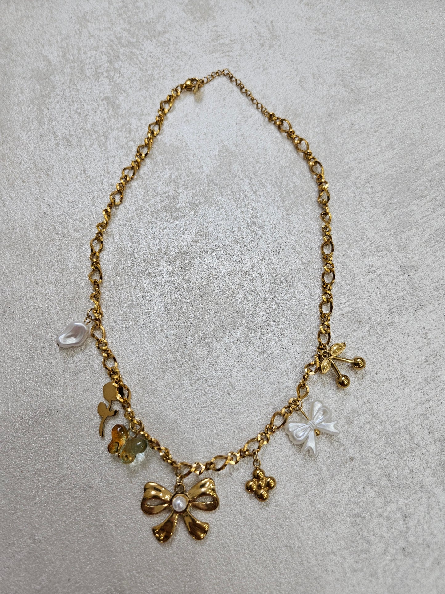 Collana fiocco con charm in acciaio inox