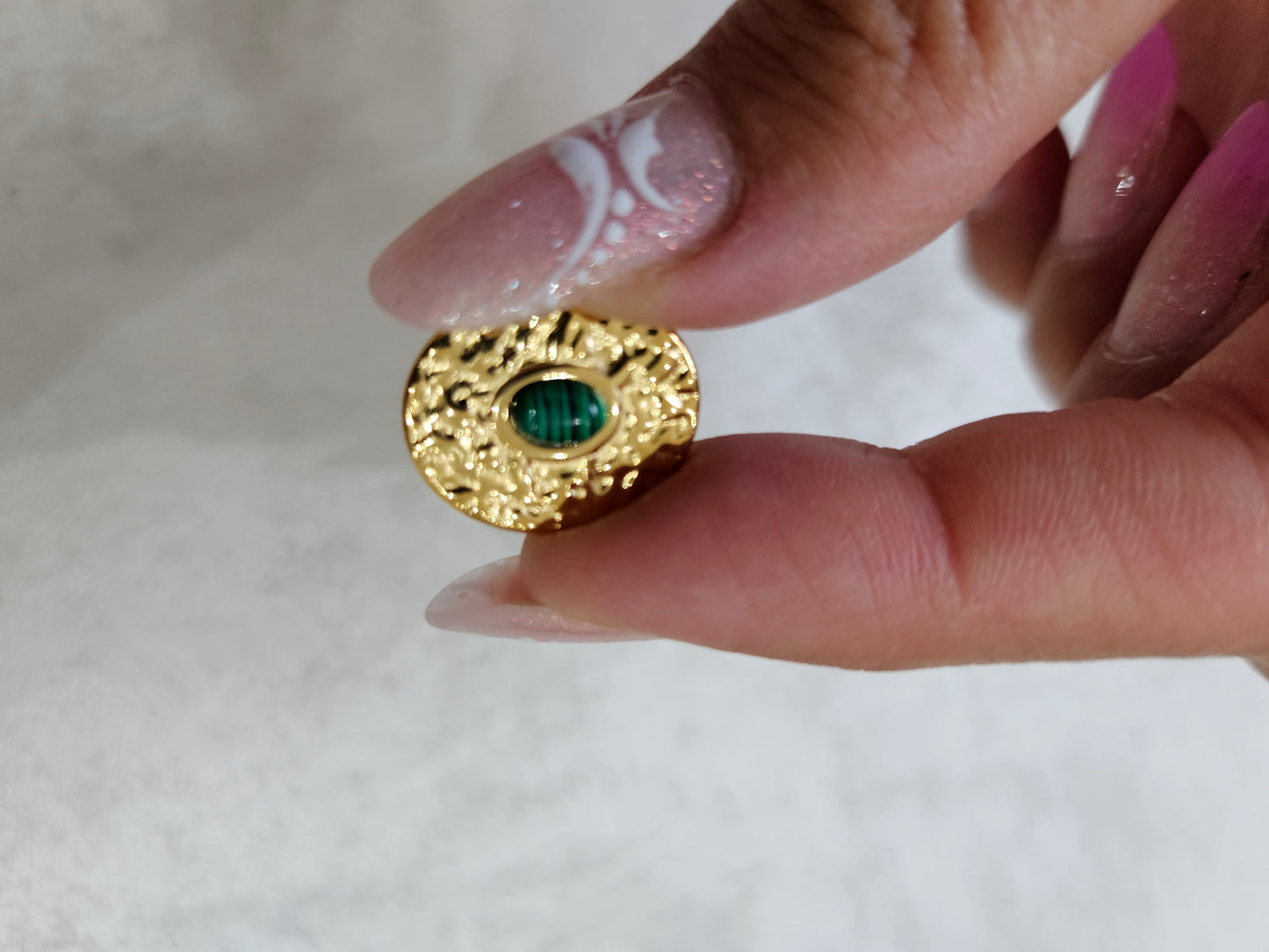 Anello regolabile con pietra verde in acciaio inox
